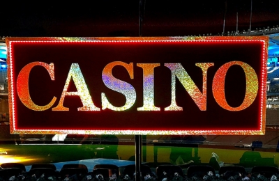 Hot Flush Casino Props